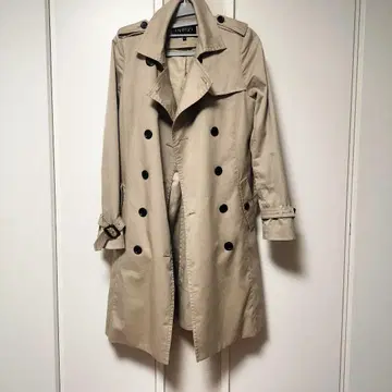 베이지 트렌치코트 무릎 기장 벨트 포함