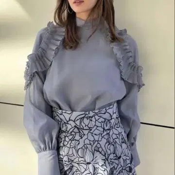 snidel Sustainable 플리츠 오간자 시스루 블라우스