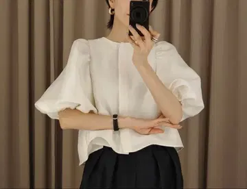 새상품 마레 mare 소프트 볼륨 퍼프 슬리브 블라우스 칸다 모에