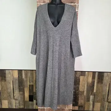 머큐리 듀오 원피스 그레이 깊은 V넥 플레어 드롭 숄더