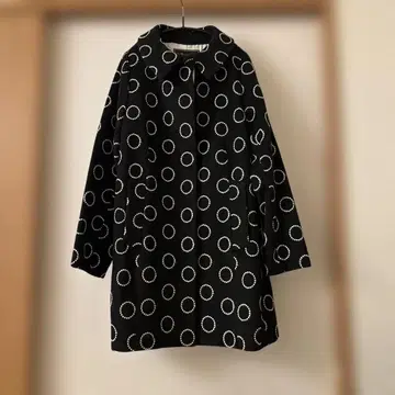 La Bastide des Lournarin 원형 무늬 코트