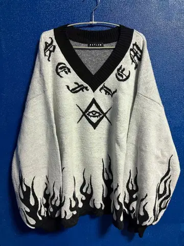 REFLEM 파이어 패턴 풀오버 니트