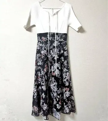 머큐리 듀오 플라워 도킹 크로스 스트랩 니트 원피스