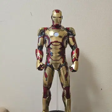 핫토이즈 쿼터 스케일 아이언맨 마크 42