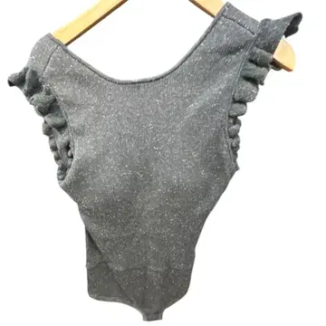 [ 가격 인하 가능 ] 패드 in back 리본 프릴 BODY 수트 S