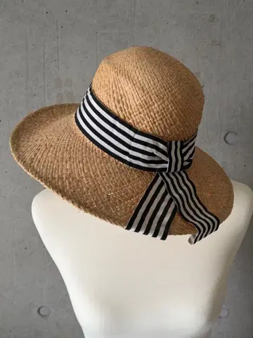 dazzlin 스트라이프 리본 포함 베이지 밀짚모자