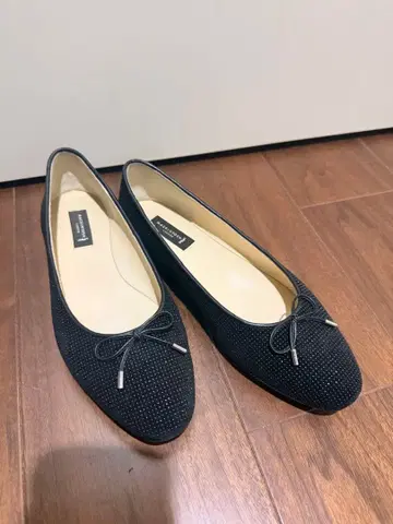 매킨토시 리본 모티브 펌프스 새상품급