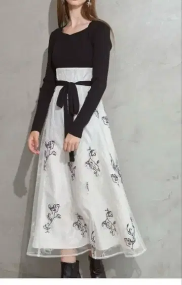 머큐리 듀오 자수 니트 도킹 원피스 S