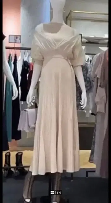 머큐리 듀오 이소재 도킹 플레어 니트 원피스 M 사이즈 아이보리