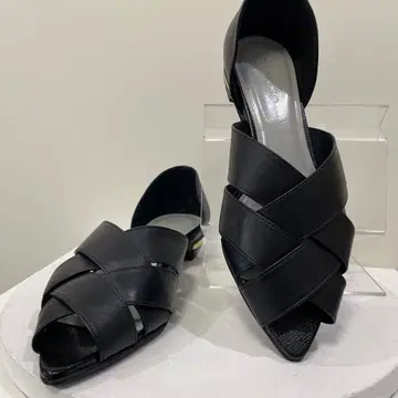 미사용 새상품 히미코 블랙 크로스 스트랩 컴포트 샌들