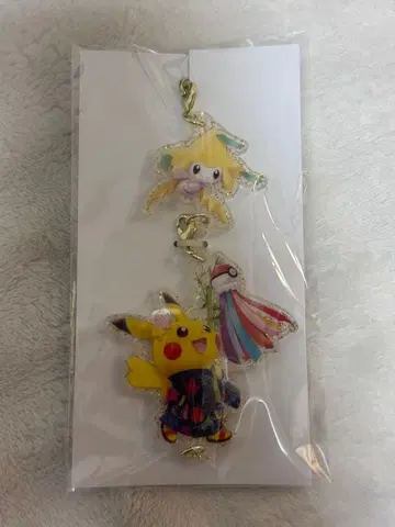 포켓몬 센터 토호쿠 이어지는 아크릴 키링 피카츄 지라치