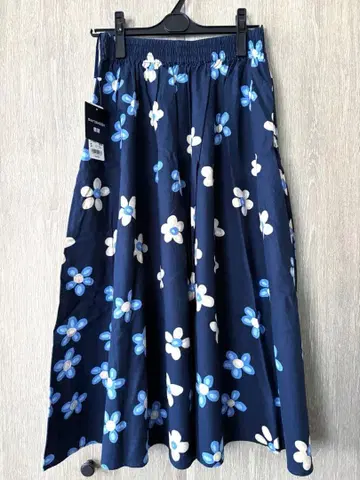 유니클로 x 마리메꼬 플레어 스커트