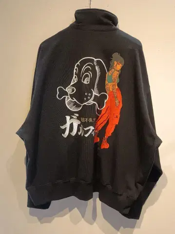 루피 그래픽 맨투맨 저지