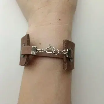 천연 가죽 애호가분들을 위한 천연 가죽 브라운 두툼한 팔찌