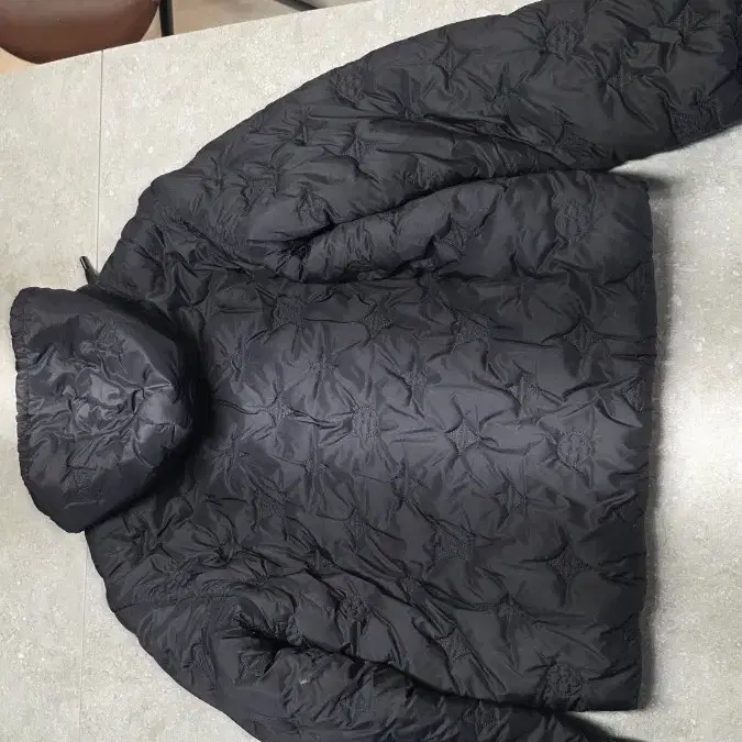 루이비통 모노그램 퀼티드 후드 블루종 패딩 사진 2