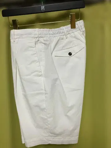 TP 토리노 버뮤다 화이트 숏팬츠 사이즈 48