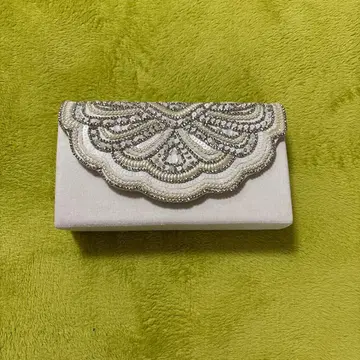 비즈 자수 화이트 클러치백