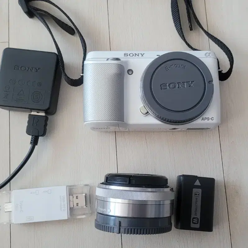 소니 NEX-F3미러리스 카메라(750컷수)