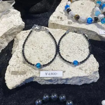 블랙 스피넬 발찌, 팔찌