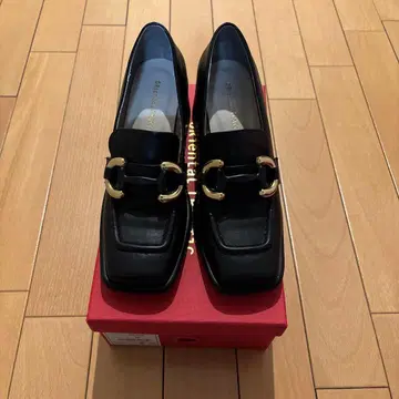 Oriental Traffic 블랙 로퍼 중간 힐