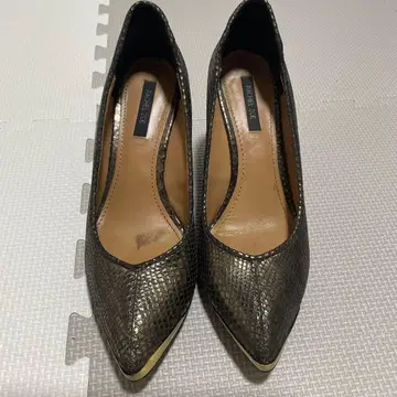 Rachel Zoe 24cm 메탈릭 그레이 웨지힐 펌프스