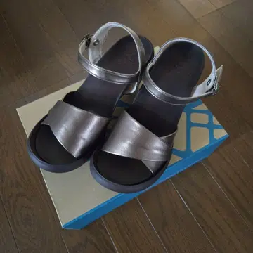 레게타카누 바나나힐 종이접기 디자인 샌들