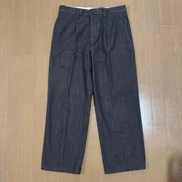 유니클로 U 2025AW 턱 스트레이트 팬츠/데님 사이즈 79 브라운