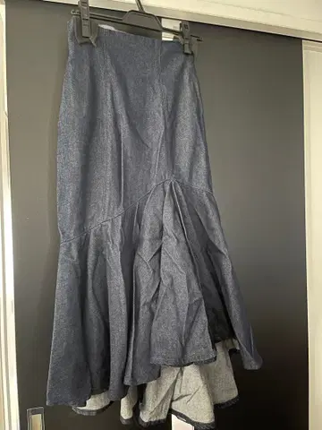 스나이델 하이웨스트 헴 볼륨 스커트