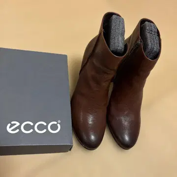ECCO 브라운 가죽 중간 힐 부츠