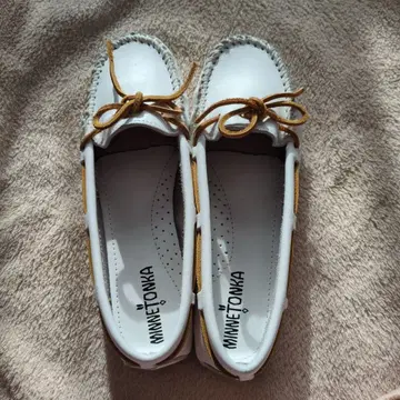 MINNETONKA 화이트 로퍼 23cm