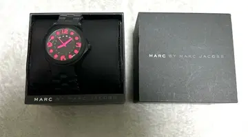 MARC BY MARC JACOBS 블랙 레드 시계