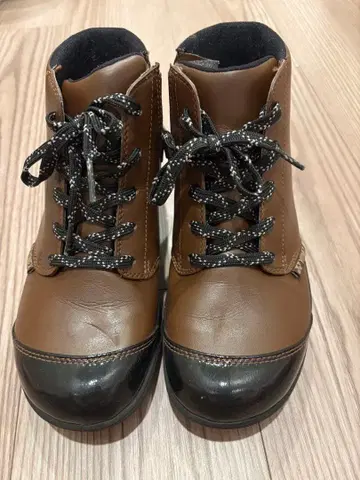 YONEX 브라운 겨울 부츠