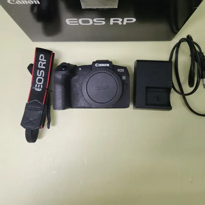 캐논eos rp 3천컷 신동급바디판매합니다