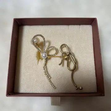 herlipto Asymmetry Double Ribbon Earring