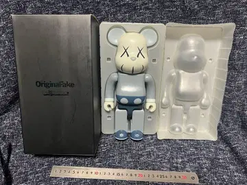 BE@RBRICK KAWS 2006 OriginalFake 400%
