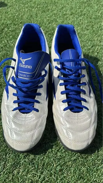 미즈노 모나르시다 축구화 화이트/네이비