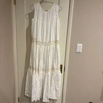 밀라, 3.6.5 jours 화이트 슬리브리스 원피스