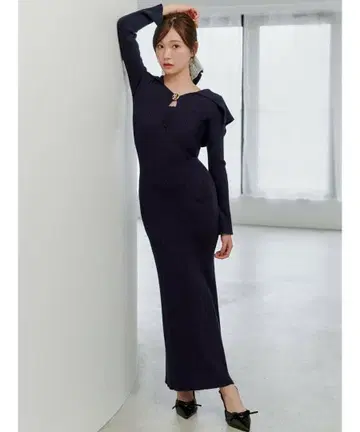 Sustainable 디자인 프론트 니트 원피스