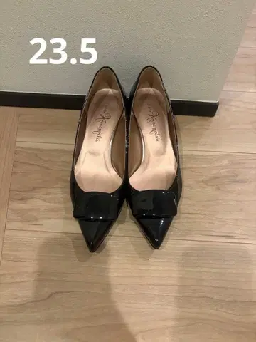 [새상품급] 긴자 카네마츠 로우힐 에나멜 펌프스 23.5