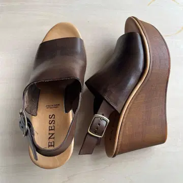 새상품 ENESS 브라운 가죽 웨지솔 샌들