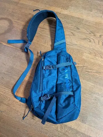 아톰 슬링백 파타고니아 원 숄더 네이비 블루