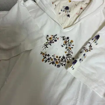 KETTY 꽃무늬 자수 후드 부착 T셔츠