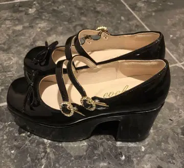 evelyn 비쥬 버클 통굽 펌프스