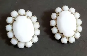 WEISS 빈티지 밀크 유리 귀찌