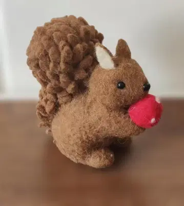 펠트제 다람쥐 모양 봉제 인형