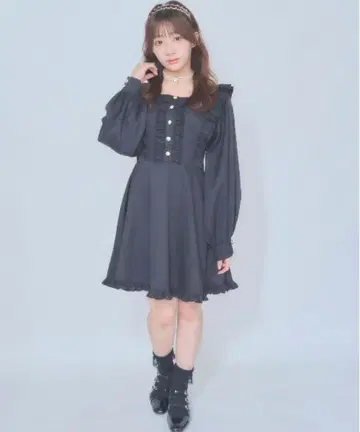 [ LARME x apres jour 콜라보 ] 백 레이스업 원피스