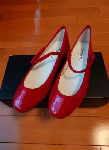 [새상품] repetto 에나멜 플랫슈즈 37 레드