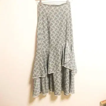 dazzlin 다즐린 비대칭 티어드 플로럴 머메이드 스커트