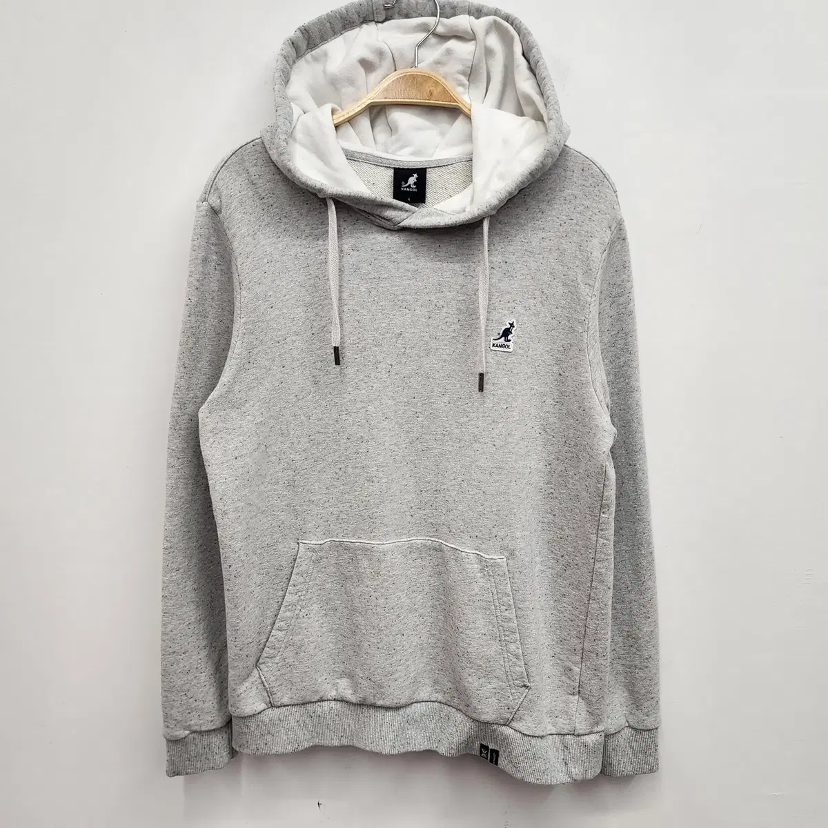 BADBLOOD Lion Patch Hoodie Zip-Up on Bunjang Global Site.