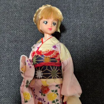리카짱 기모노 인형 본체 받침대 포함